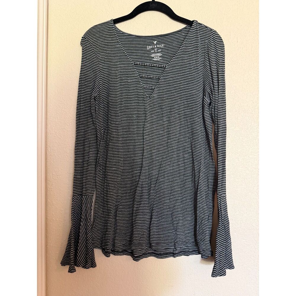 Lot of 2 American Eagle long sleeve shirts size medium